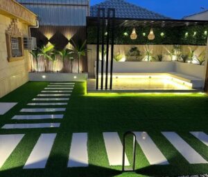 تركيب برجولات خشبية وتصميم ممرات حجرية واحواض زرع خارجية بالرياض مع فنان بساتين
